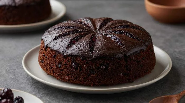 Black cake caraibico servito come dolce identitario di una comunità in festa