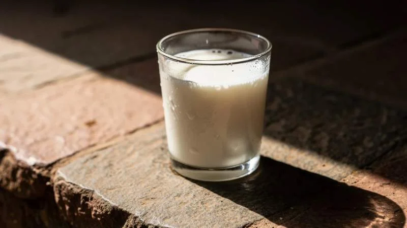 Lassi indiano consumato nelle ore più calde per rinfrescare il corpo