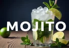 Cocktail mojito cubano con menta fresca, lime e ghiaccio tritato in un bicchiere alto