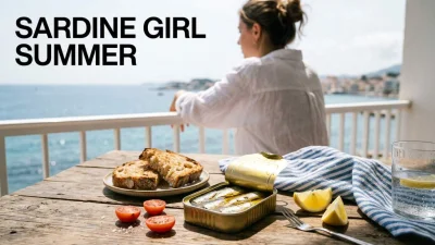 Sardine in scatola con olio d'oliva pane tostato limone e pomodori in una scena estiva mediterranea