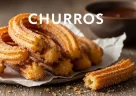 Churros spagnoli fritti ricoperti di zucchero serviti con cioccolata calda