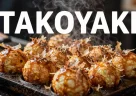 Takoyaki giapponese in forma sferica con polpo, pastella leggera e salsa Takoyaki