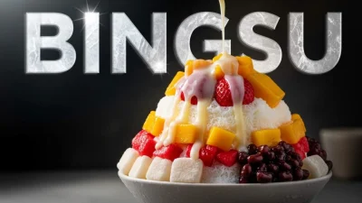 Bingsu coreano con ghiaccio tritato soffice e topping dolci servito in una ciotola