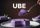 Postres filipinos de ube con intenso color violeta y presentación tradicional