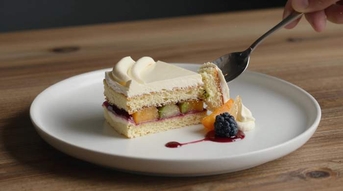 Dessert A Strati Con Crema E Frutta