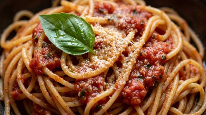 Pasta Al Pomodoro Capak Closeup No Text